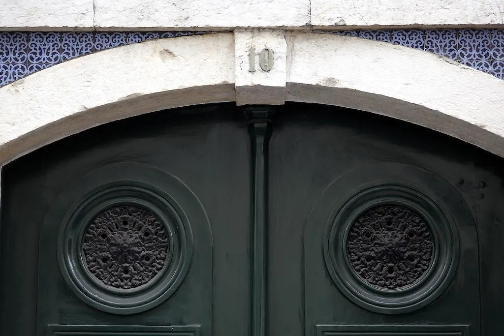 Lost Lisbon :: Cais House 3*,  Portugal