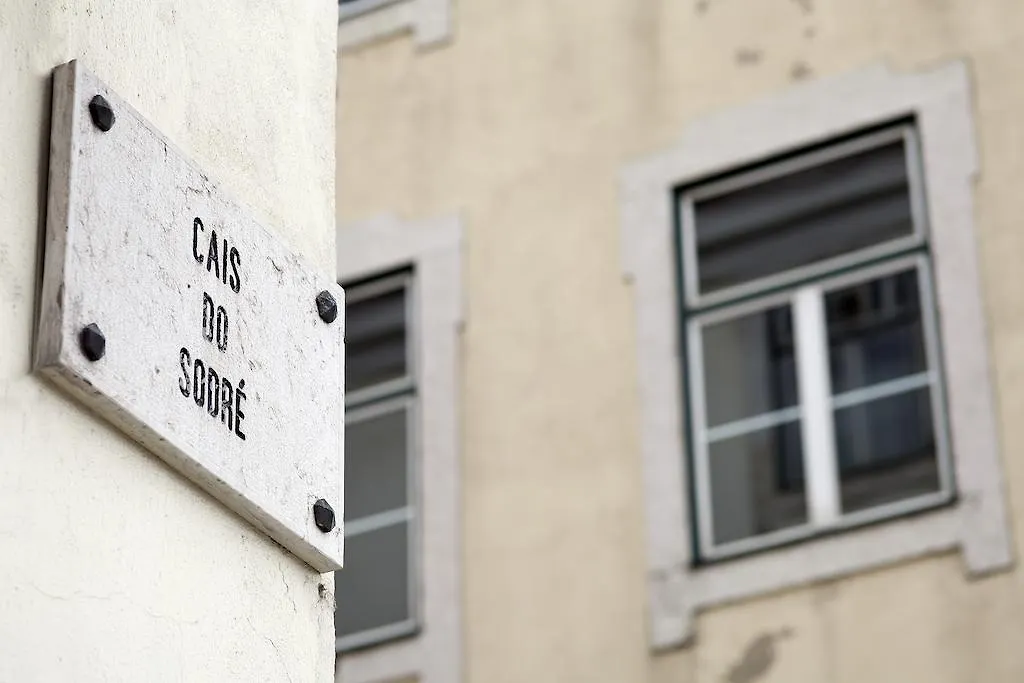 Lost Lisbon :: Cais House בית הארחה